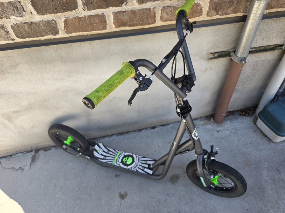 Mongoose Rise 100 BMX Style Kick Scooter - Gray/Green