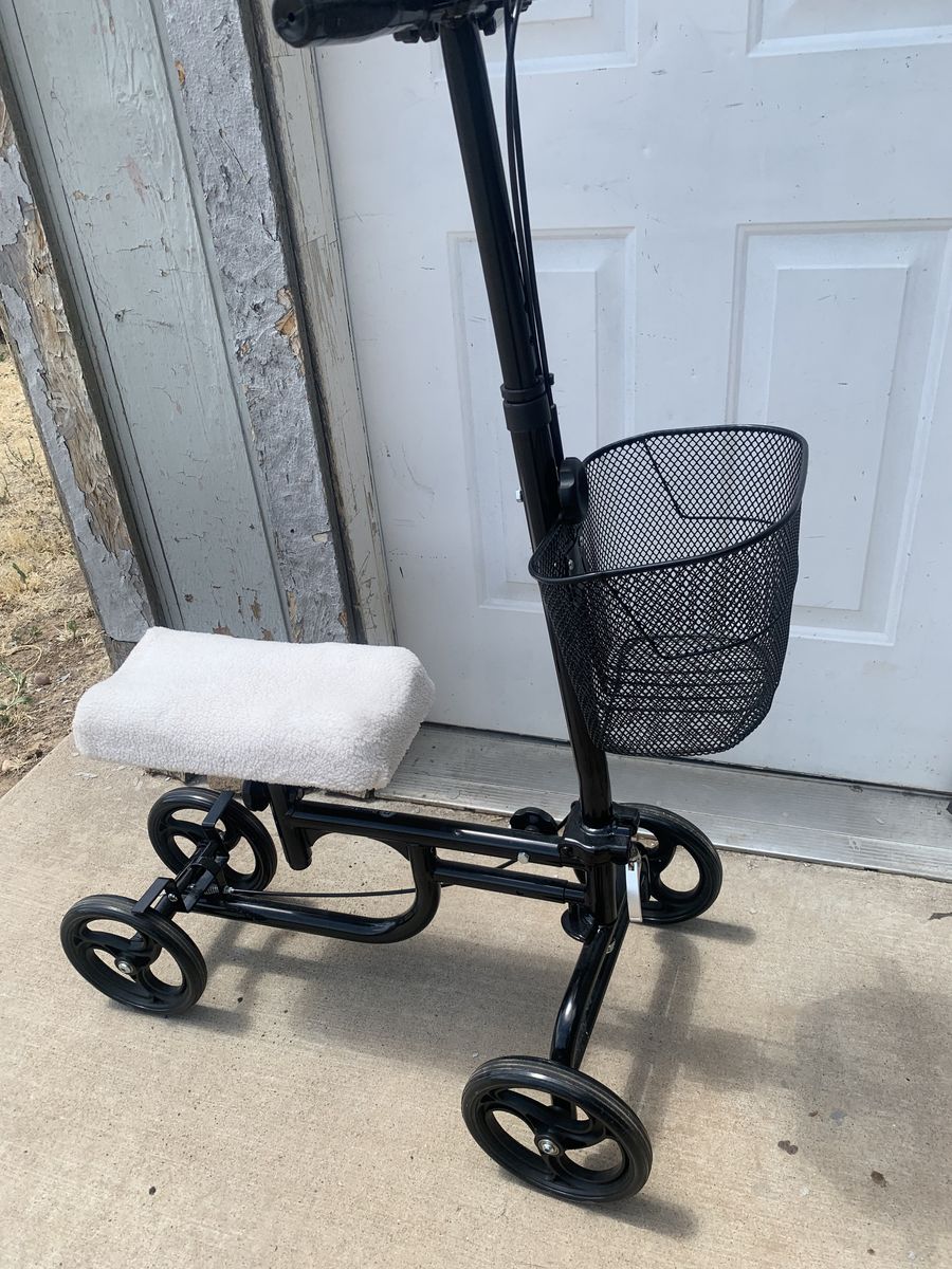 Body med non-motorized knee scooter