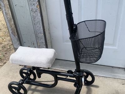 Body med non-motorized knee scooter