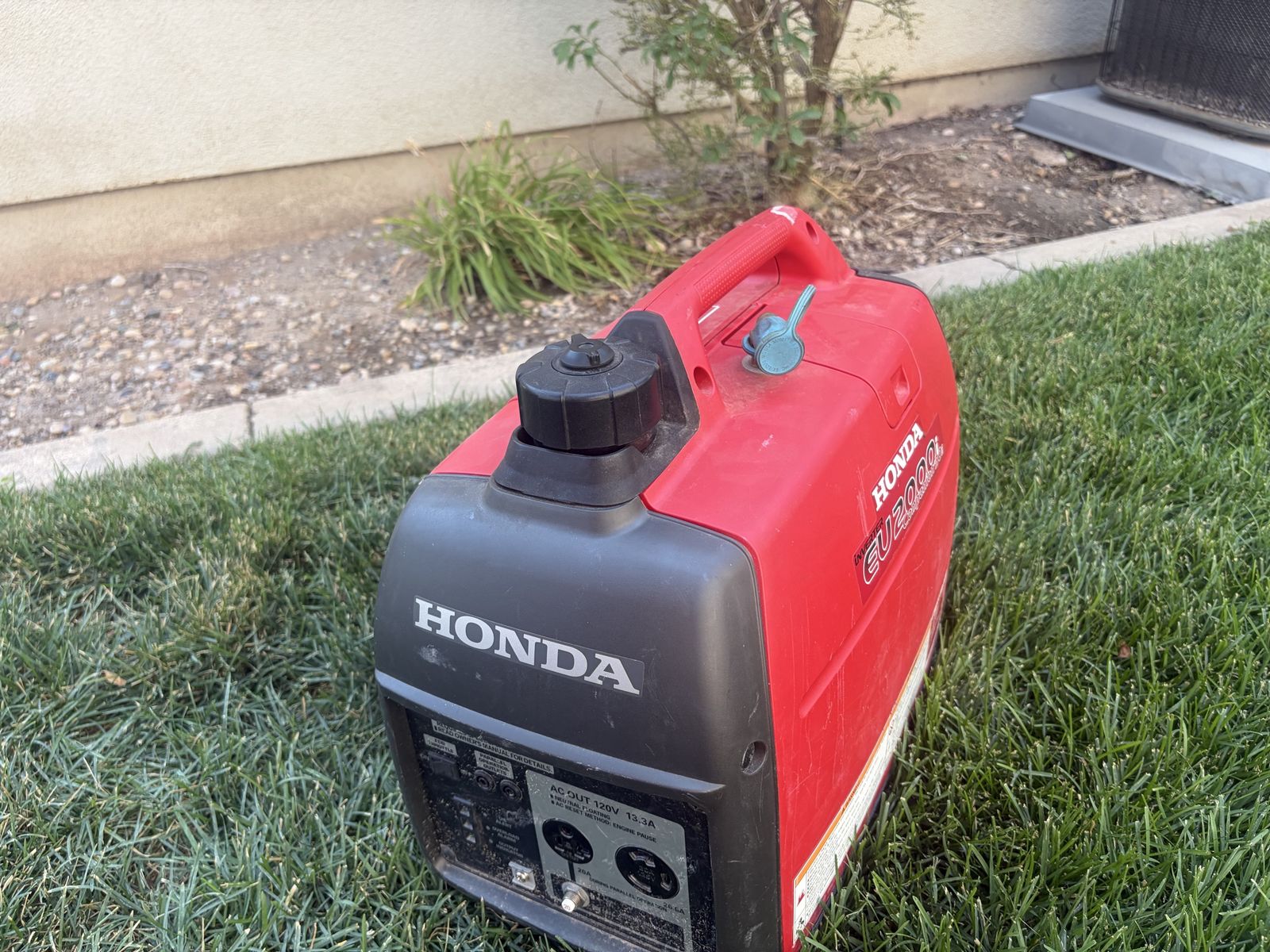 Honda EU2000i Companion Portable Inverter Generator Red