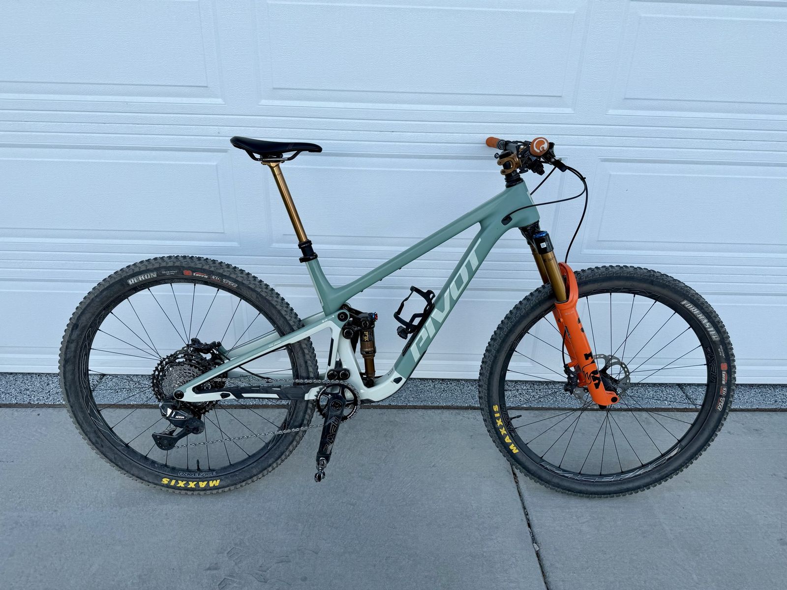 2025 Pivot Trailcat Carbon Wheels & Di2 XTR-large