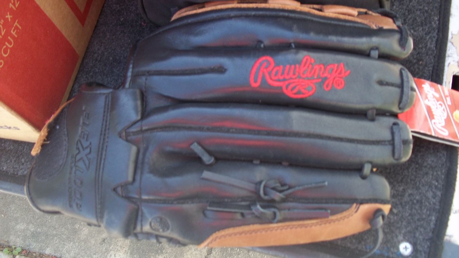 LEFT HAND RAWLINGS PRO BALL  baseball glove