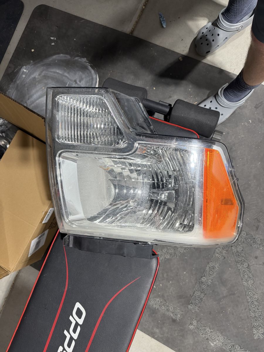 2009 - 2004 Ford F150 Headlight Assemblies Replacement Part Used