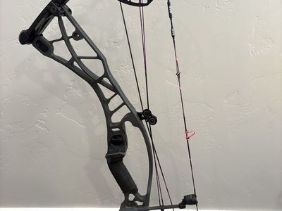 2020 Hoyt Axius Compound Bow - Storm Gray with GAS Bowstrings & Accessories