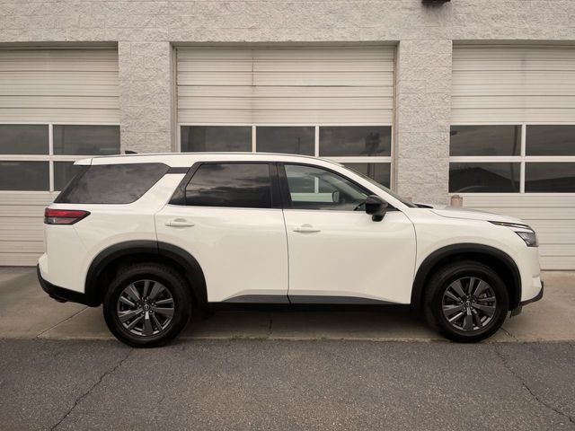 2024 Nissan Pathfinder S