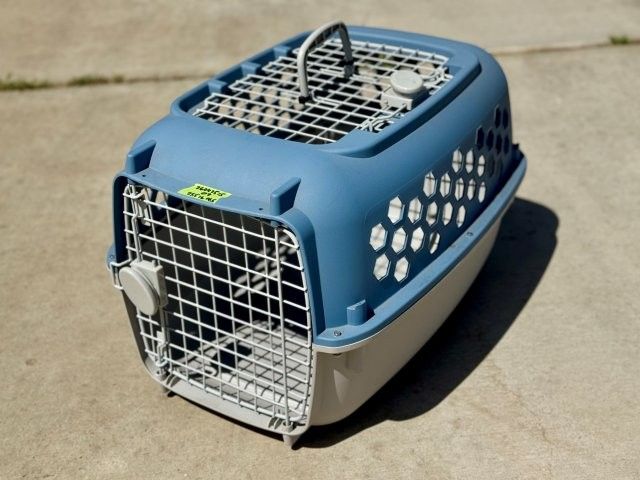 Open Top Dog kennel carrier 23.5"L Like New