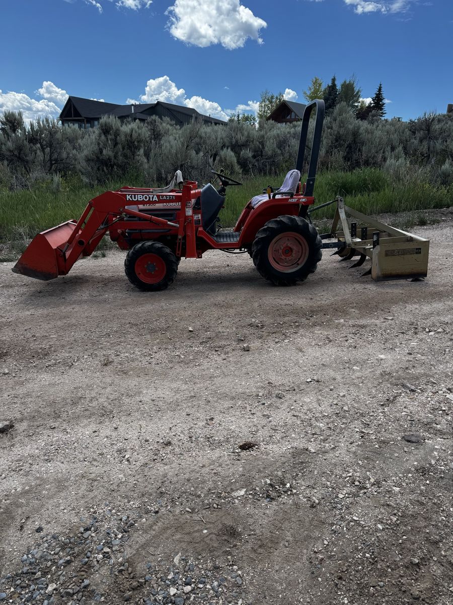 1999 Kubota B7300 - LA271 - 16 hp 4x4