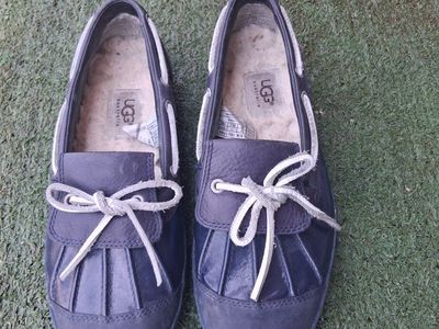 UGG Australia Navy Blue Leather Boat Shoes Moc Loafers Women's Size 7.5