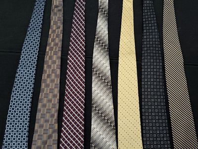 Lot of 7 Mens Designer Neckties - Nautica, Tommy Hilfiger, Van Heusen