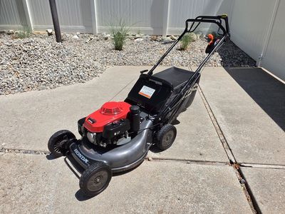 Honda HRC216 Commercial Lawn Mower – Excellent Condition