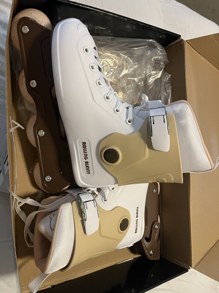 Rollirng Bunny Women's Adjustable Quad Roller Skates White/Tan - Size Large