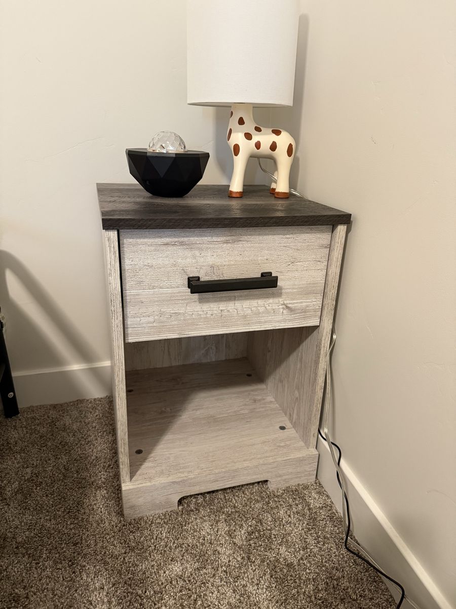 Set of 2 nightstands