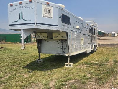 Aluminum 3 horse living quarters Trailer