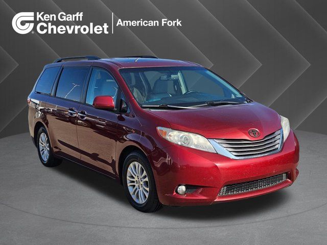 2015 Toyota Sienna XLE 8-Passenger