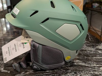 *NEW* Smith Nexus Helmet size L
