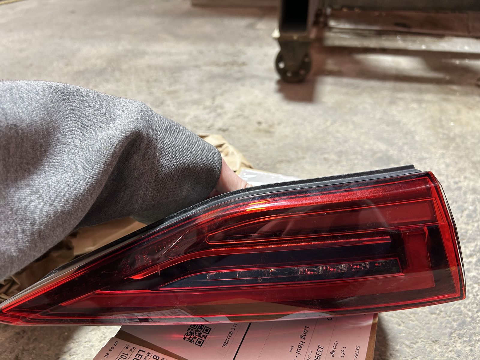 24-24 Volkswagen Atlas Tail Light Assembly