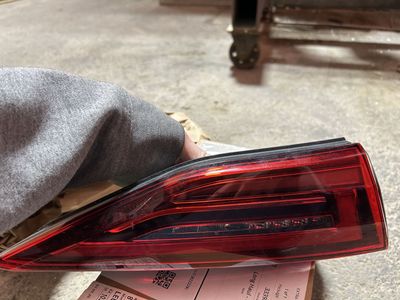 24-24 Volkswagen Atlas Tail Light Assembly