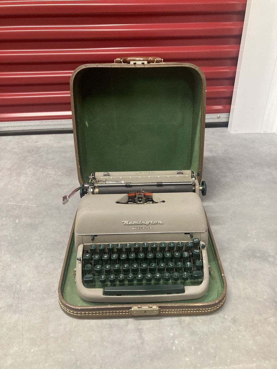 Vintage Remington Quiet-Riter Typewriter with Carrying Case - Classic Manual Typewriter