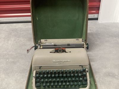 Vintage Remington Quiet-Riter Typewriter with Carrying Case - Classic Manual Typewriter