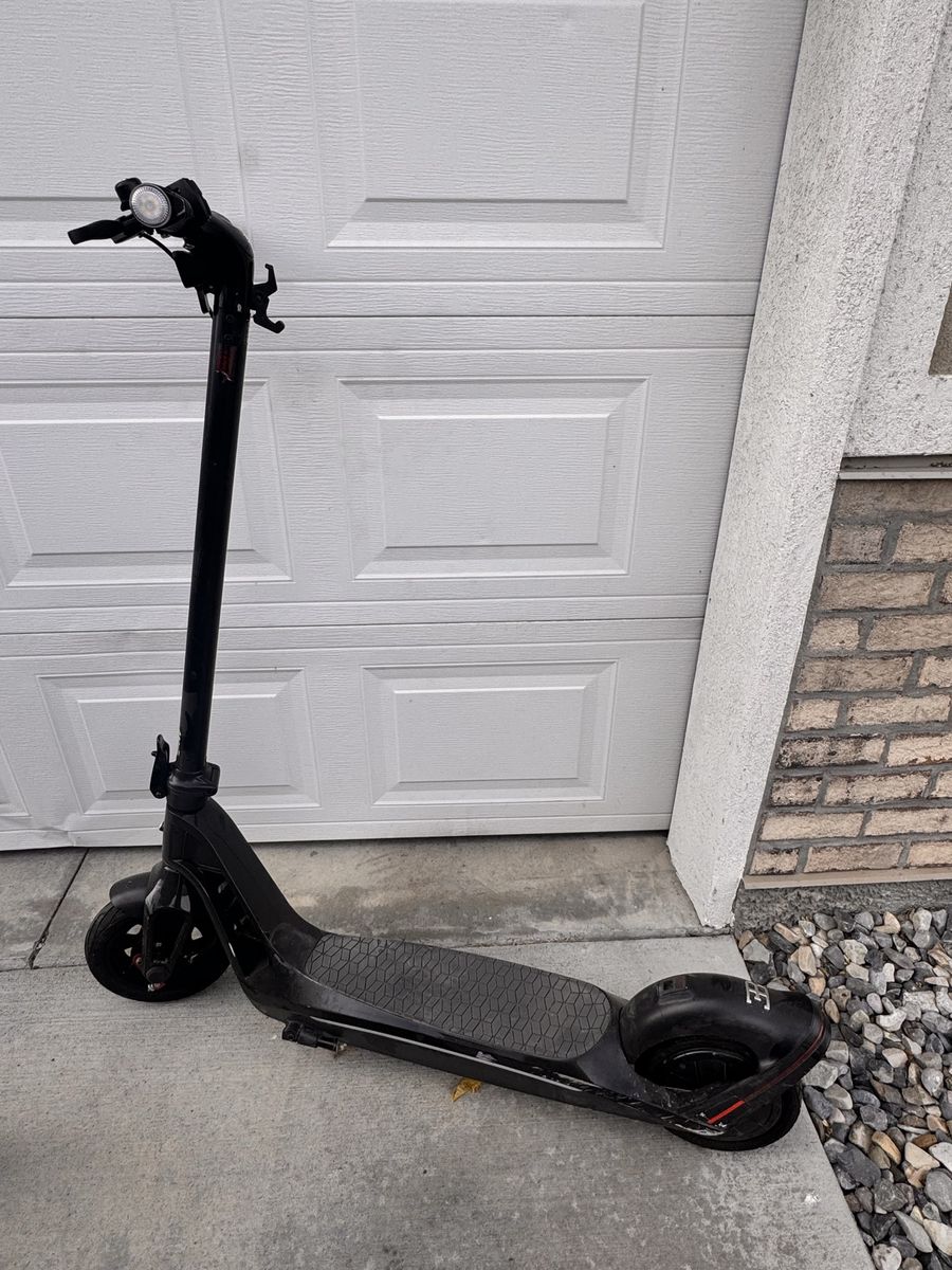Broken Bugatti 9.0 Scooter - For Parts or Repair (No Charger)