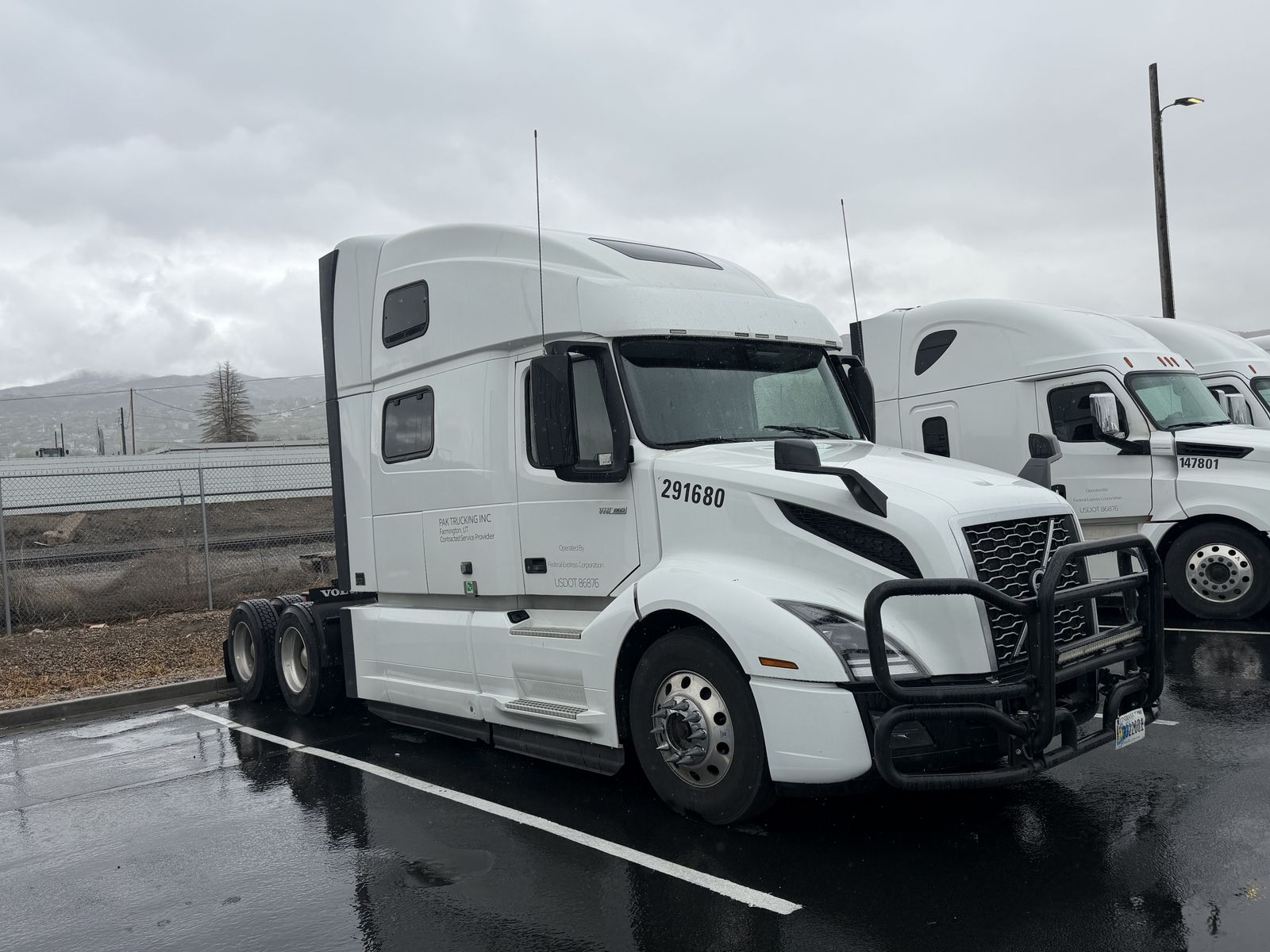 2024 VOLVO 860  475,100mi White