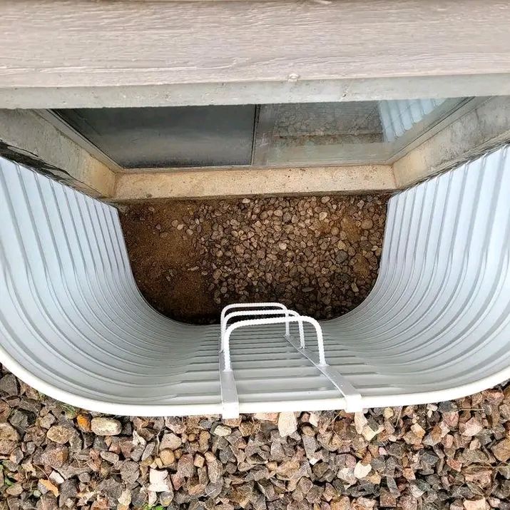 Window Well, ladder and Window Well Cover