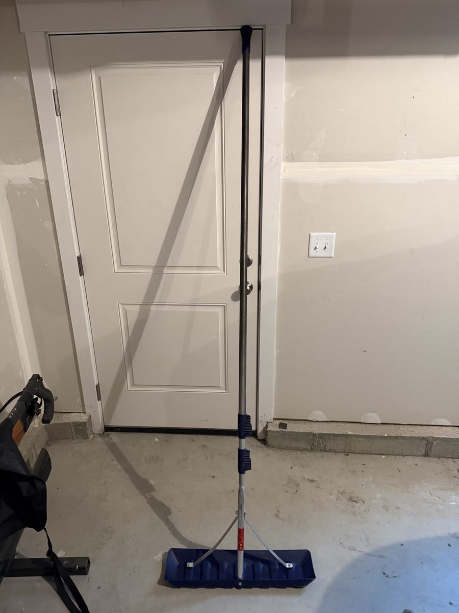 24 Telescopic Roof Rake with Aluminum Handle