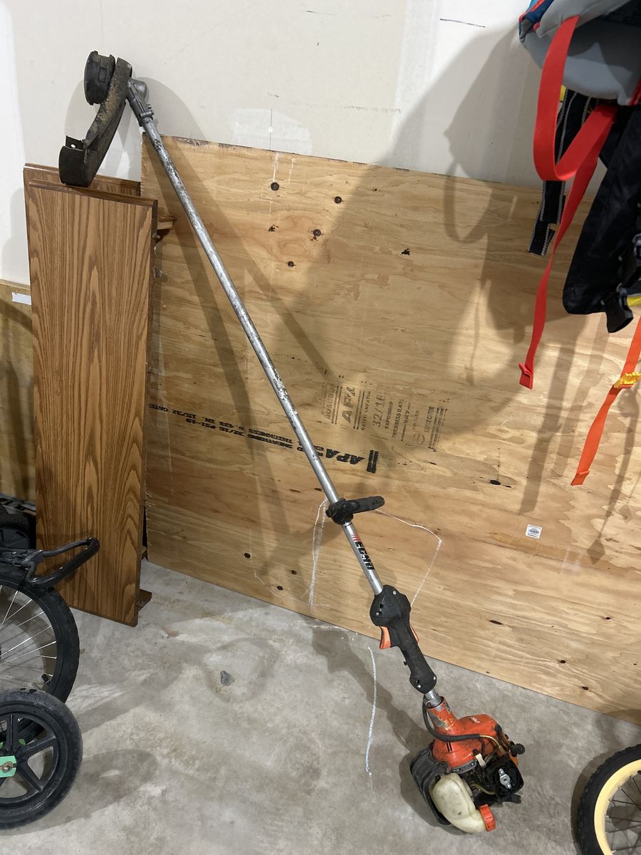 Free weed whacker ( doesn’t start )