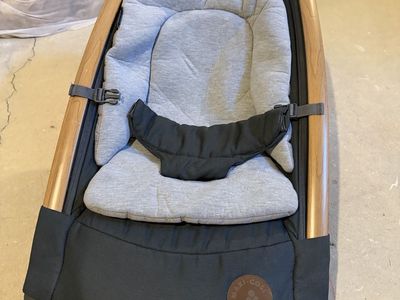 Maxi-Cosi Kora 2-in-1 Rocker & Bouncer - Grey/Wood Finish