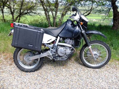 Suzuki DR650: LOADED, low mileage
