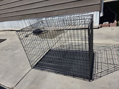Xl dog crate kennel with 2 doors and divider. 42"