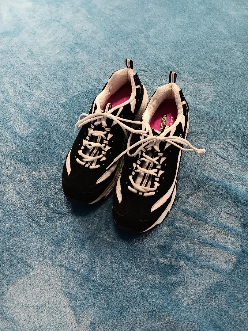 Sketchers size 11 women almost brand new