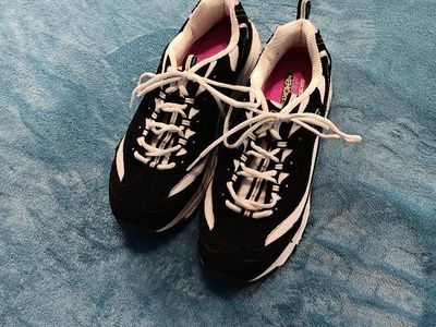 Sketchers size 11 women almost brand new