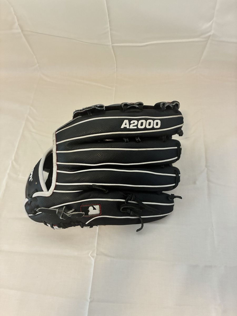 Wilson A2000 Baseball Glove Black Left-Hand Throw Used