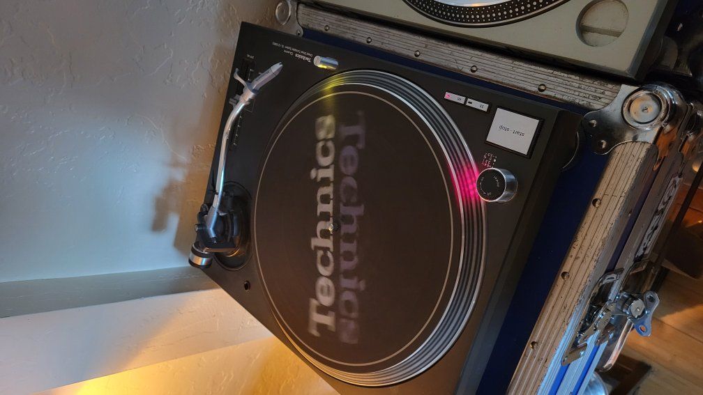 Technics SL-1210 MK5 (Black) – Cosmetically Mint / Calibration Needed $700/OBO