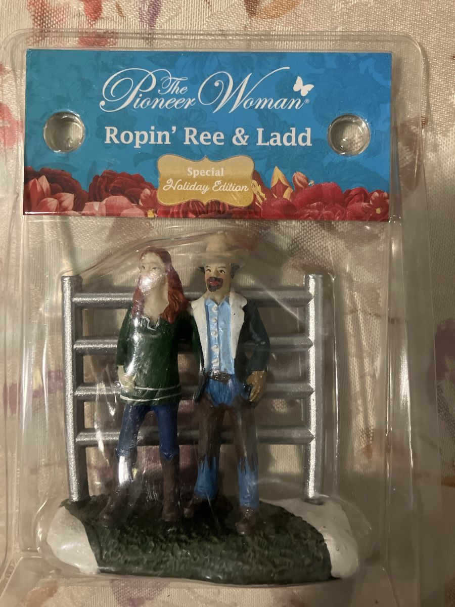 The Pioneer Woman Ropin' Ree & Ladd Special Holiday Edition Figurine 2019