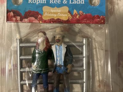 The Pioneer Woman Ropin' Ree & Ladd Special Holiday Edition Figurine 2019