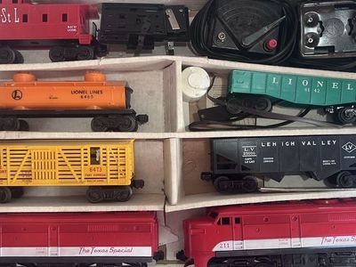 Vintage Lionel Train Collection – Locomotives, Freight Cars, Cabooses & Track – Complete Bundle