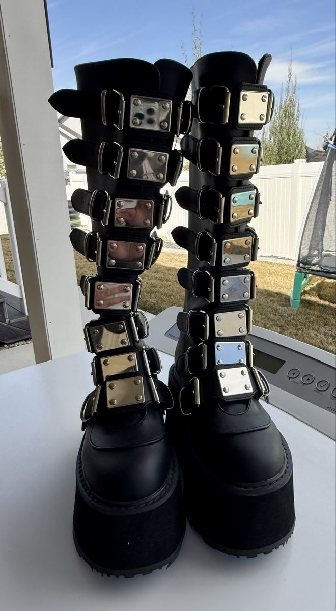 Demonia "Swing 815" Size 6 Boots