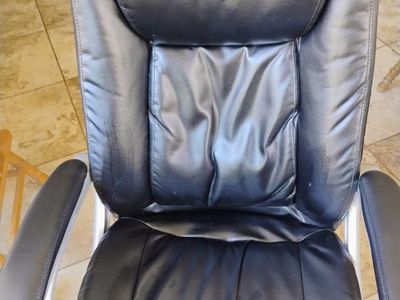 Black Office Chair with Armrests and Swivel Base - Used Condition