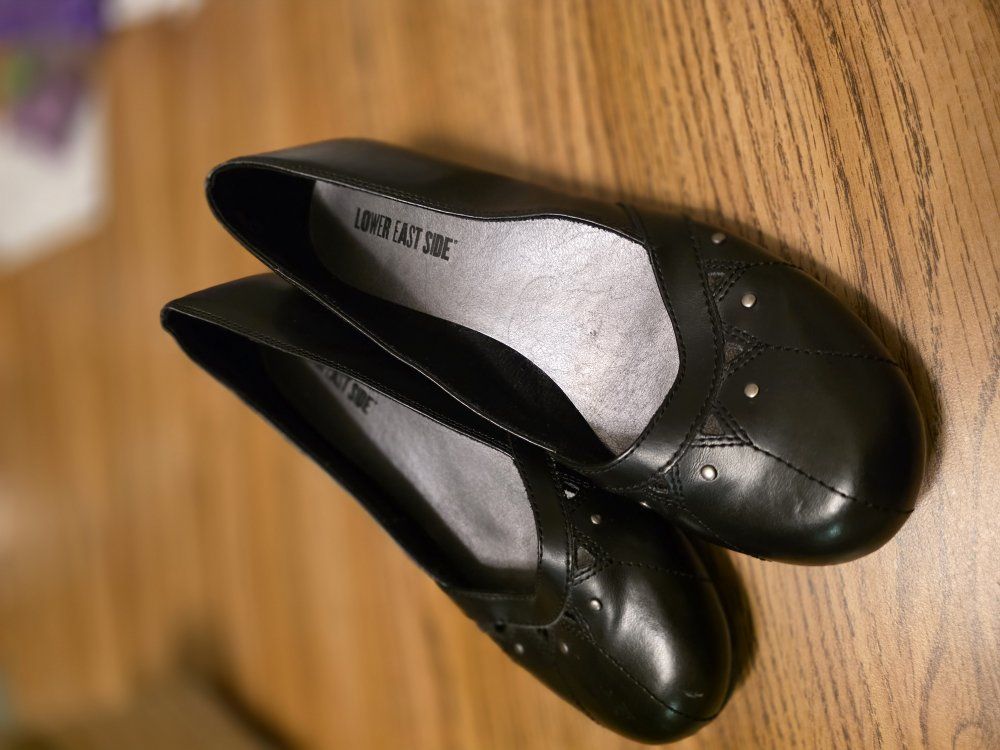 Lower East side women's 7 1/2 light lift flats