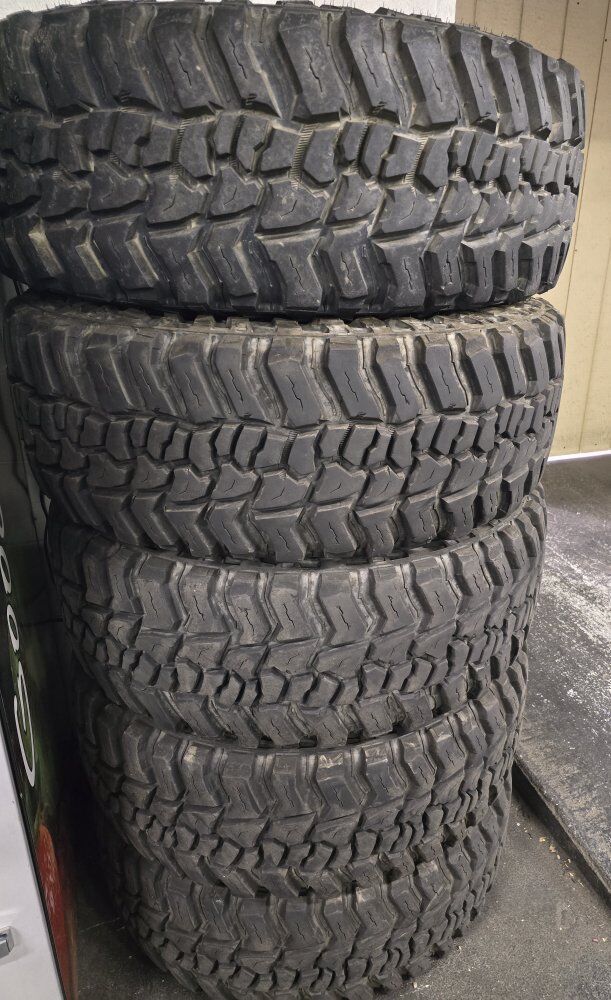 Mickey Thompson Baja Boss M/T 37" MUD TERRAIN