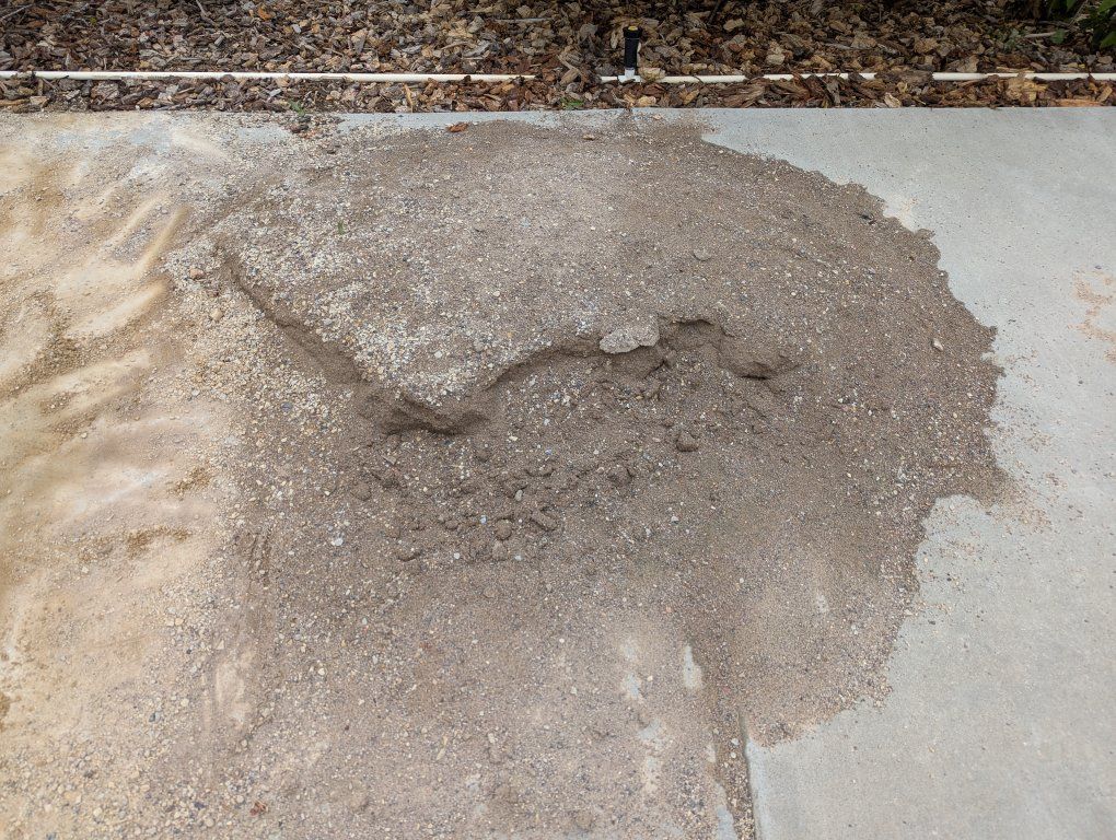Leveling sand
