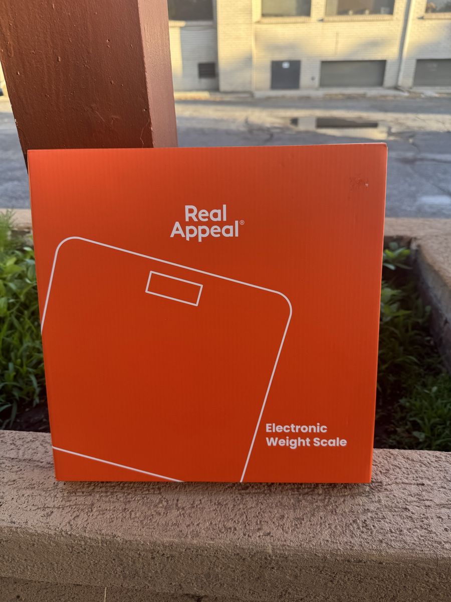 REAL APPEAL GLASS Bathroom SCALE Up to 396 lbs. - NEW IN BOX. DP