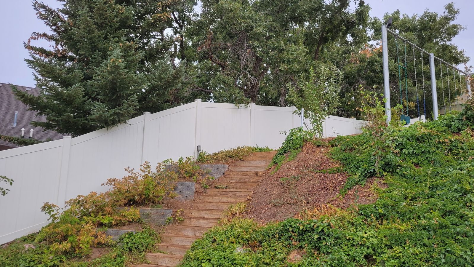 65' of vinyl fence (only 3 posts)