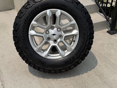 Chevy Silverado 1500 Tahoe Rims and tires 275/65R18 Bfgoodrich Ko3 Load E Almost new