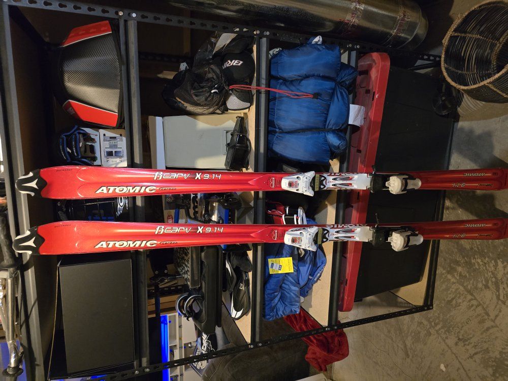 180 cm Atomic Bcarv Carbon X 9.14 skis with bindin
