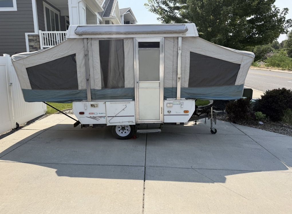 Mint Coleman Taos Temt Trailer sleeps 6