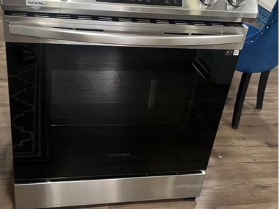 SELLING AS IS ( biggest burner is not working)