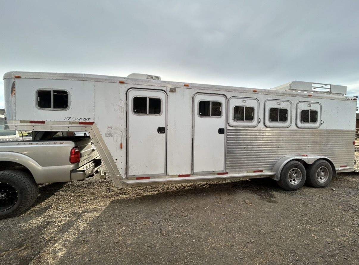 2000 Exiss 3 horse weekender